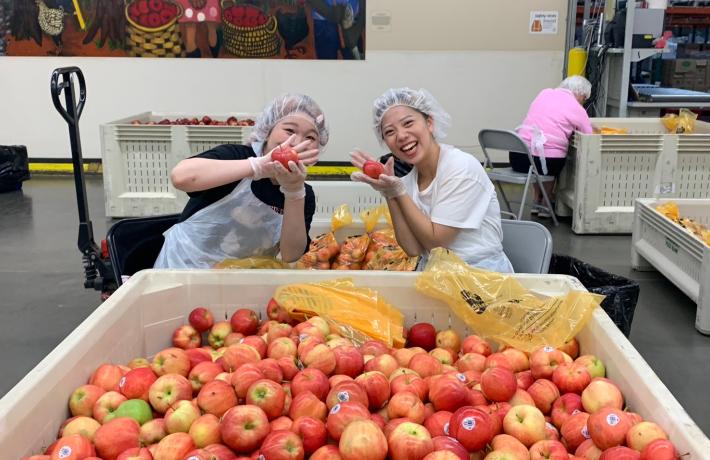Students volunteering at the Oregon Food Bank