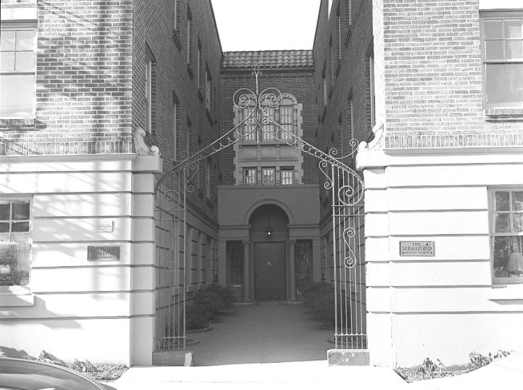 Image of the front gate of Stratford Hall in 1979.