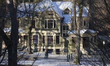 Snow on the Park Blocks and the Simon Benson House 