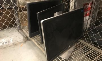 20" or larger monitors (stock photo)