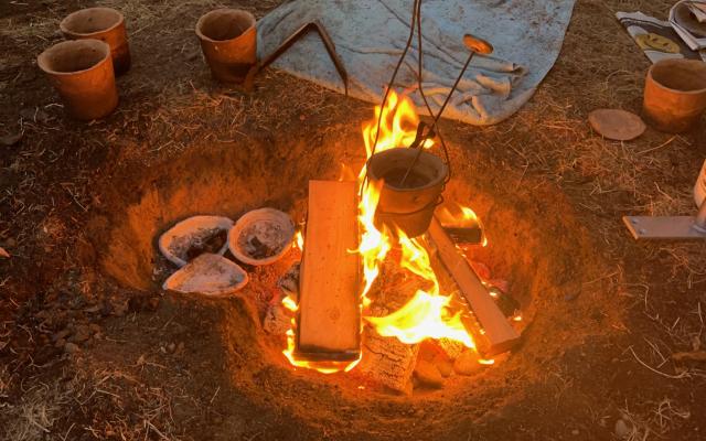 Fire pit with ceramic pots