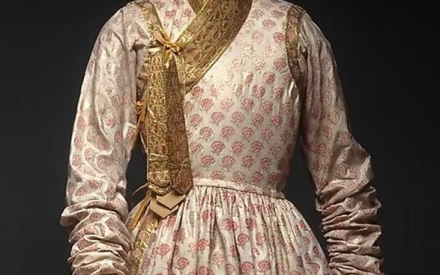 17th century Man's Robe (Jama) with Poppies in beige, gold and red.