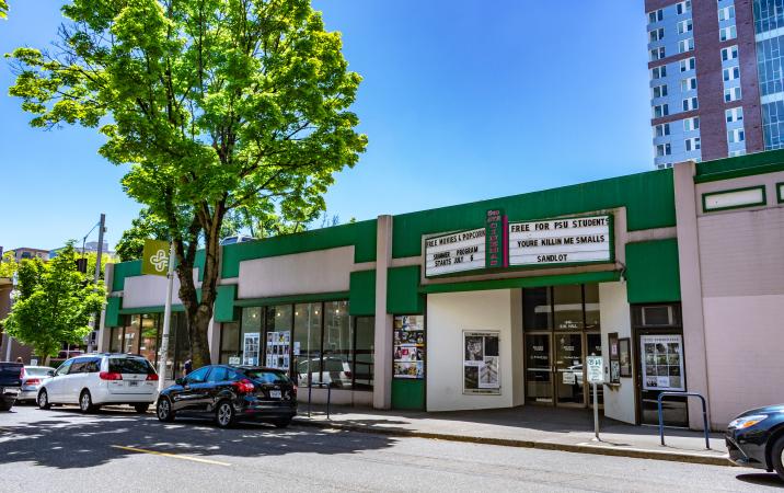 Fifth Avenue Cinema exterior photo