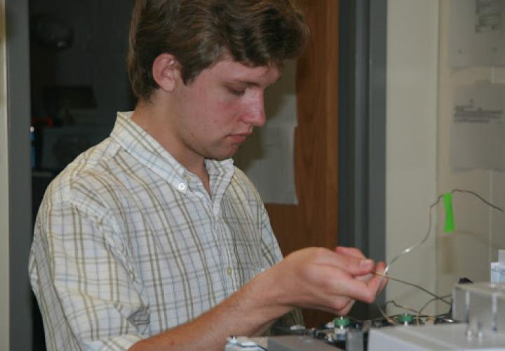 CCAR REU student working in lab