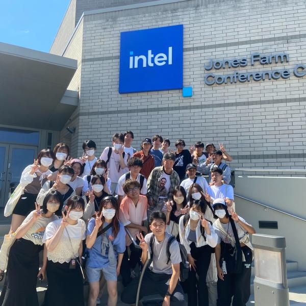 Kyoto Sangyo University students at Intel