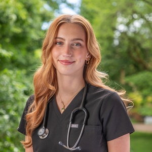 Laura Masters headshot