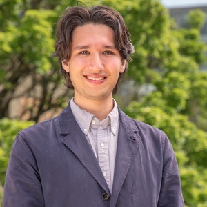 Noah Carandanis headshot