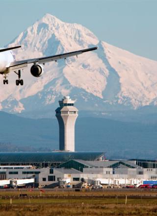 Airplane Landing at PDX