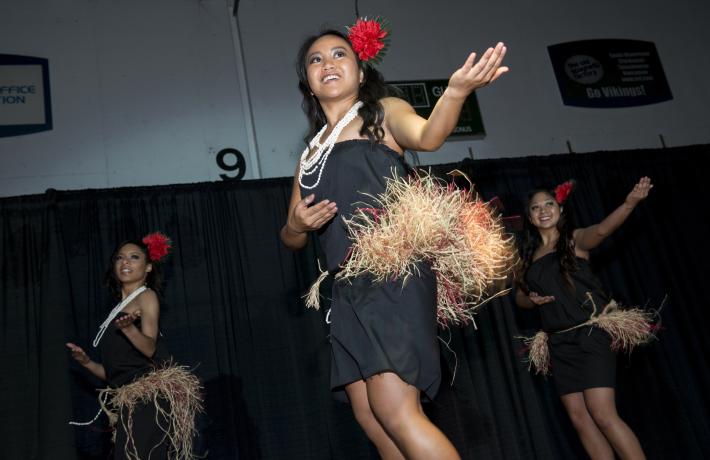 Students perform during lu'au