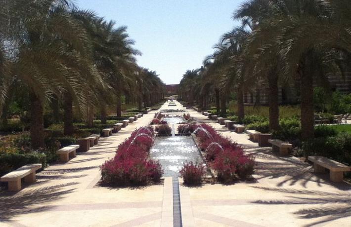 Fountain and garden at the entrance of the AUC (American university in Cairo)