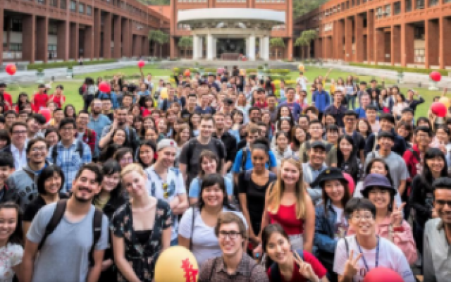 Students posing in front of National Sun Yat-sen University