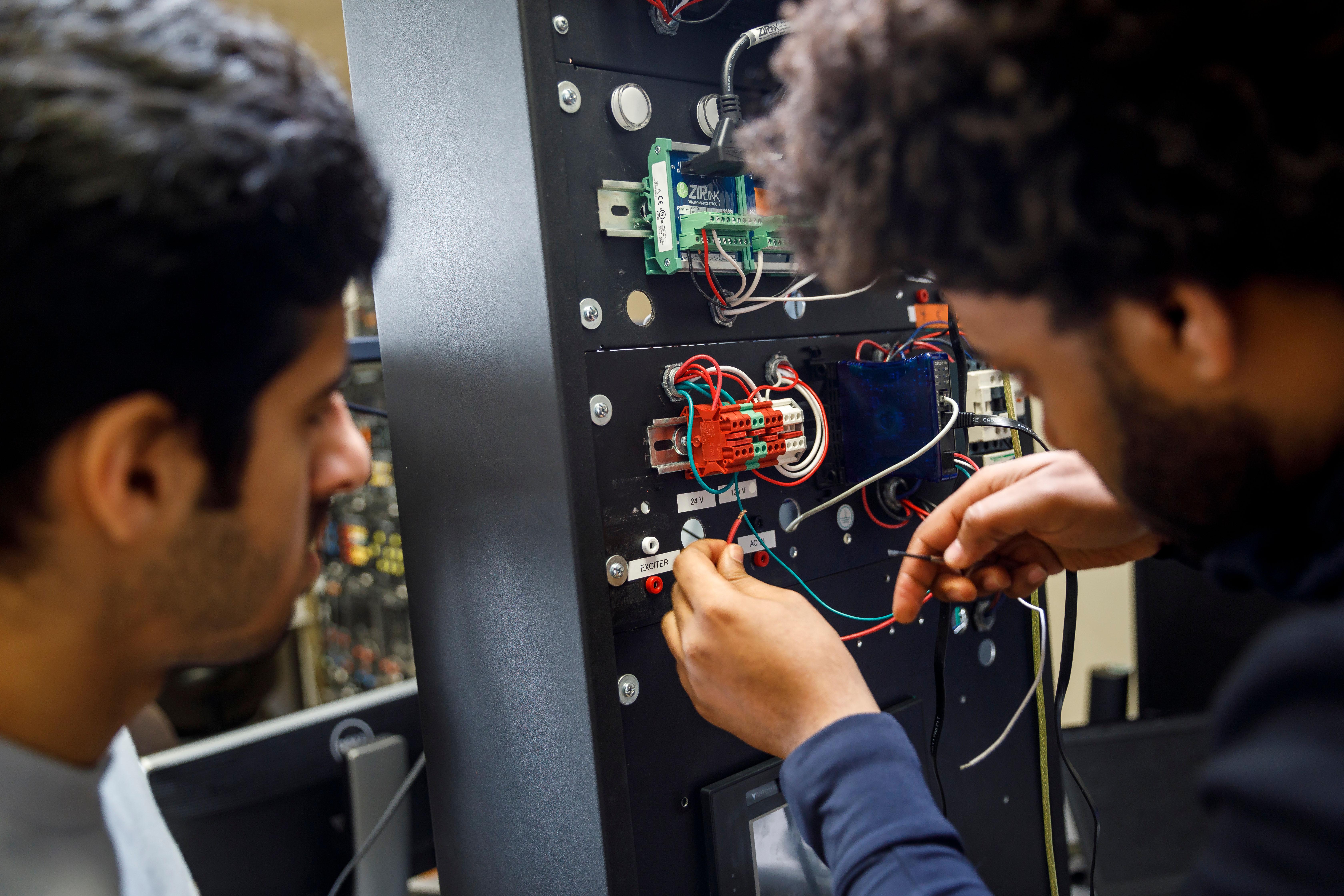 Students working in power lab