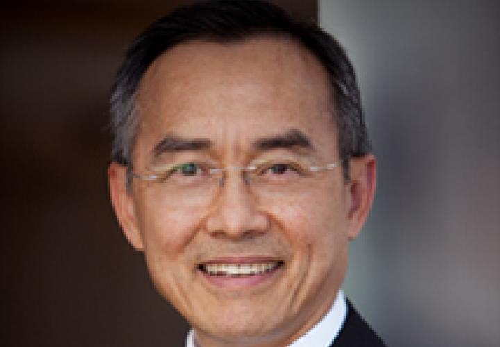 headshot of Dean Renjeng Su