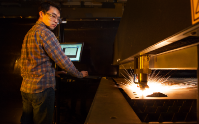 Student working in manufacturing lab