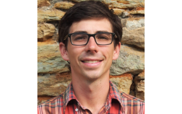 Elliott Gall headshot