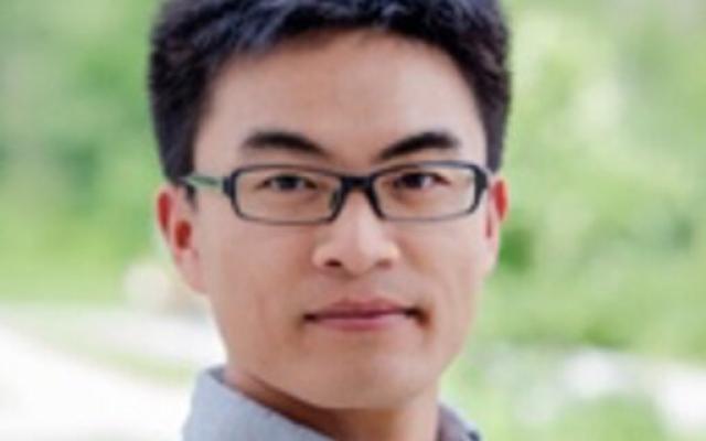 Yi Xia headshot