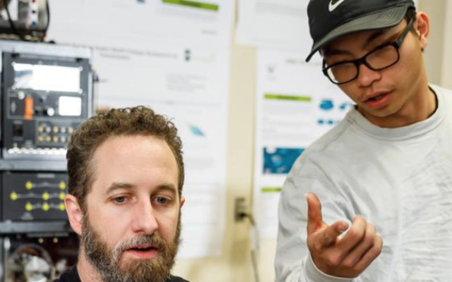 People studying project management