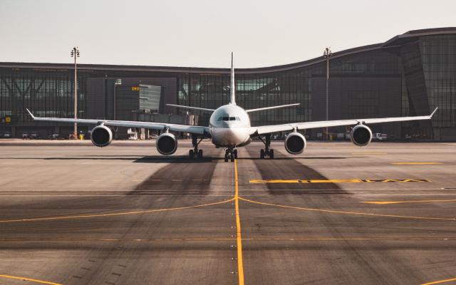 photo depicting a frontal view of an aiplane