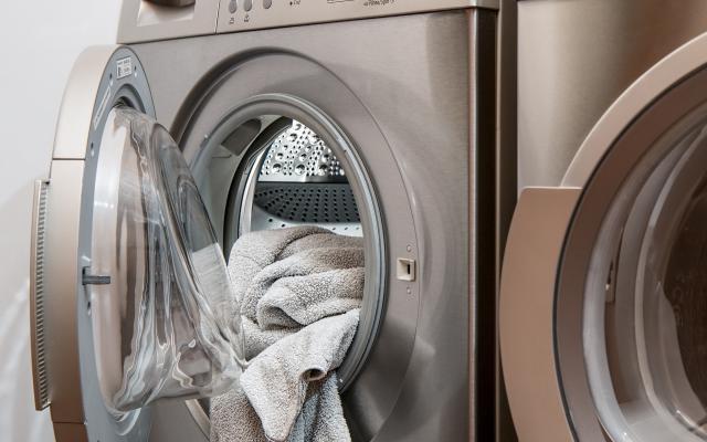 Washing machine with open door and blankets inside