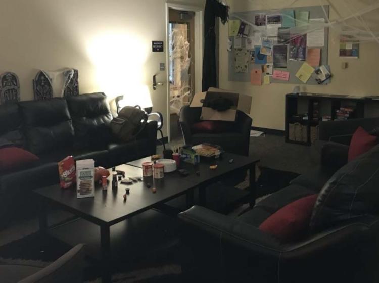 PSU Honors Commons lounge decorated for Halloween