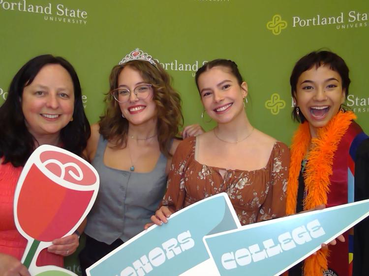 Honors Ambassadors at Commencement