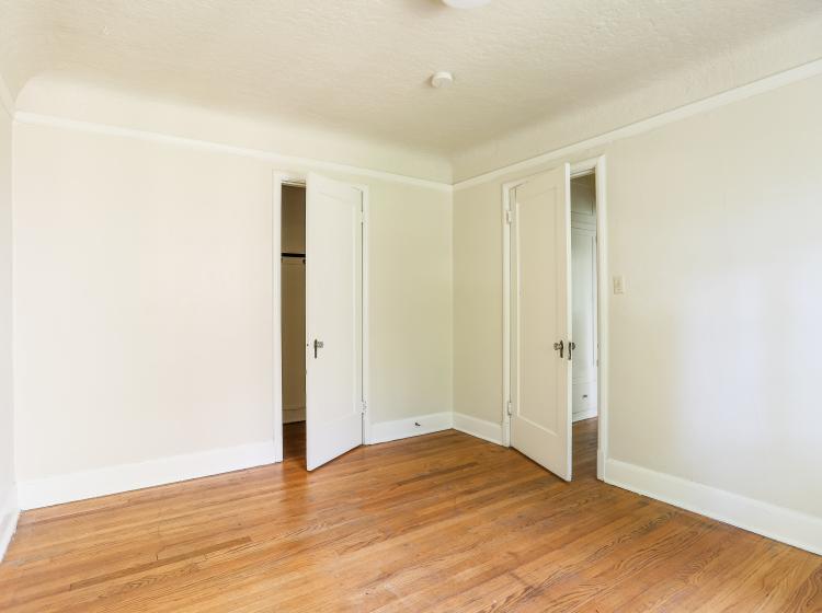Alternate view of Unfurnished one bedroom unit's bedroom