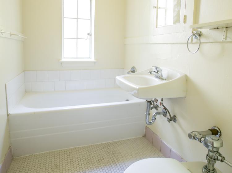 Unfurnished One Bedroom bathroom has bathtub