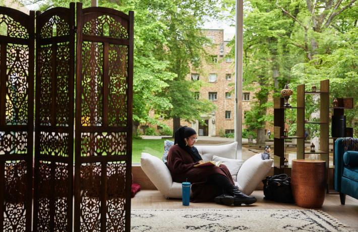Female student in the MENASA center