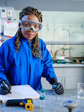 Student researcher in lab