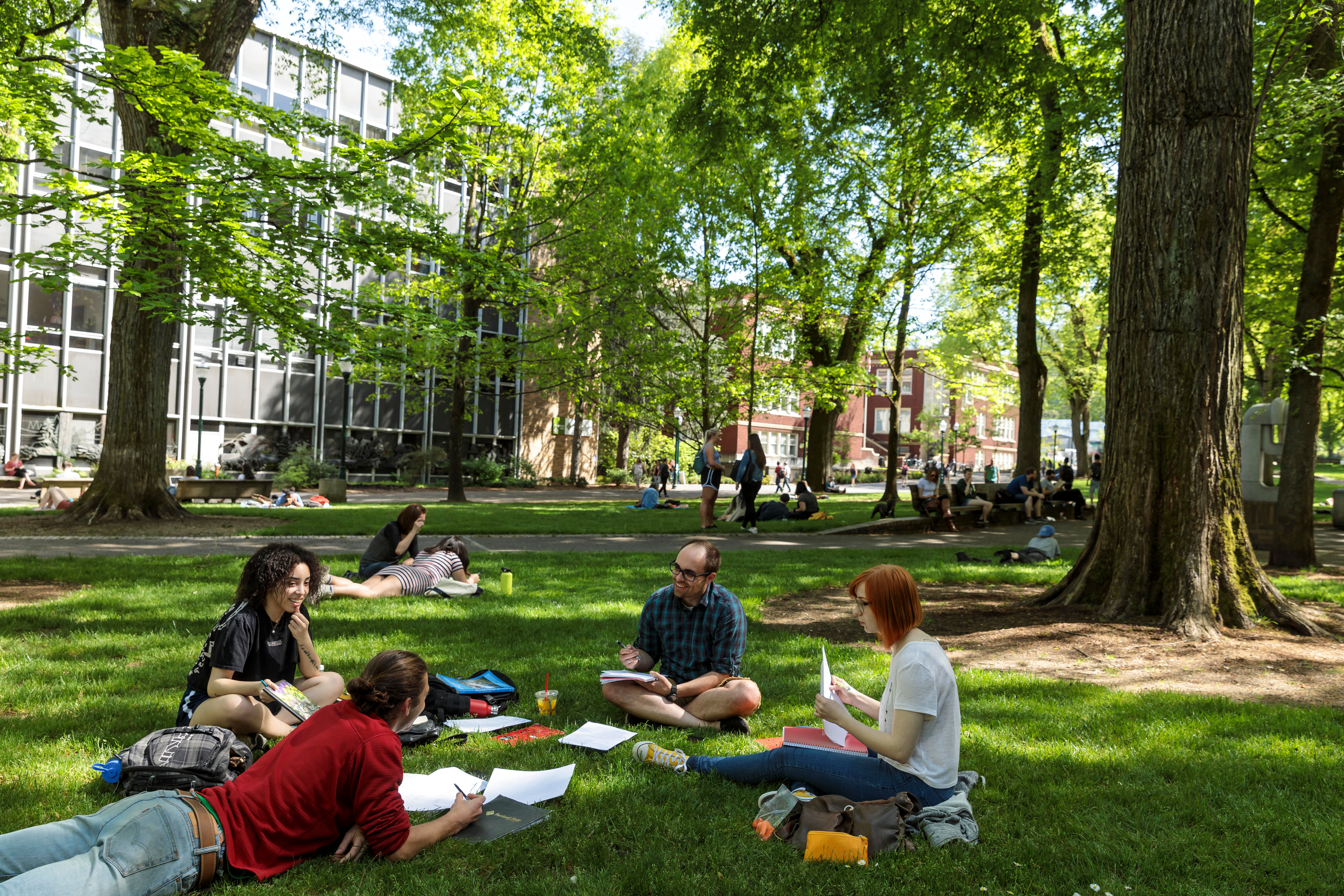 PSU Spring students in park blocks