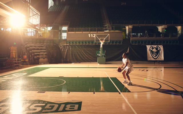 Ruchae Walton of Viking Women's Basketball