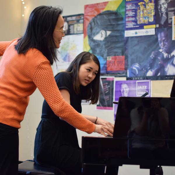 Jazz piano student and instructor in masterclass