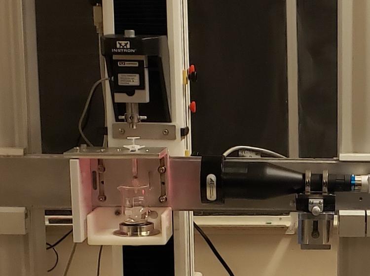 A force-measuring system for syringes injecting eyeballs