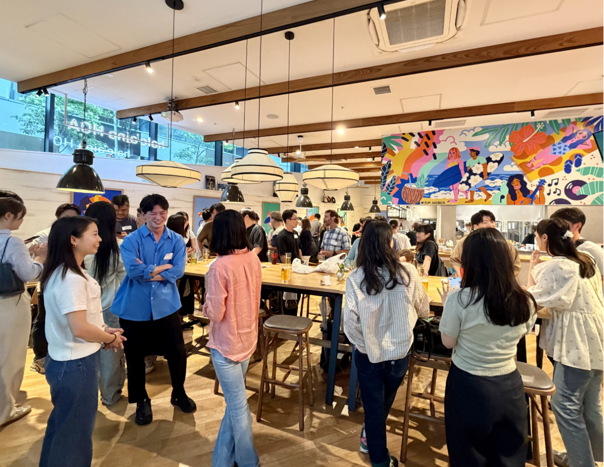 PSU Alumni minging together in a cafe in Tokyo