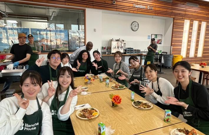 Students volunteering at homeless shelter