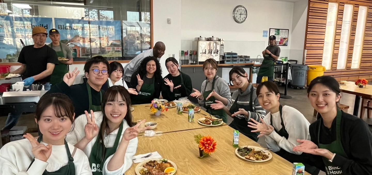 Students volunteering at homeless shelter