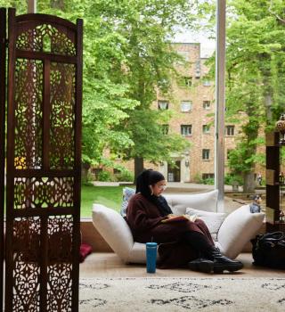 Female student in the MENASA center