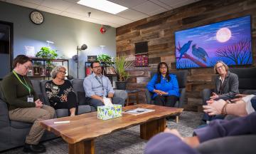 Rep. Bynum and President Cudd meeting with students at the PSU Veterans Resource Center. 