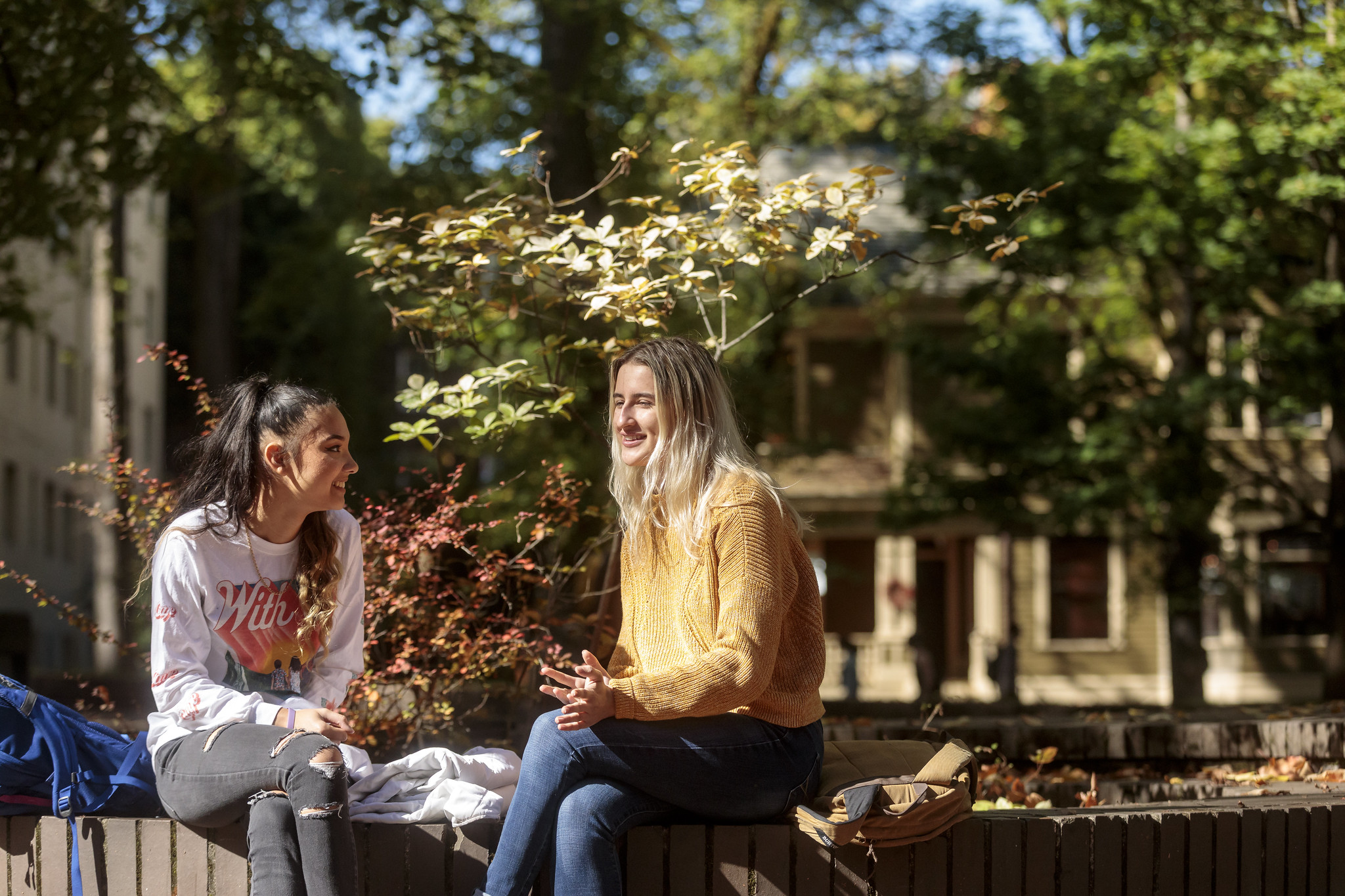 Two PSU online students relaxing in a park