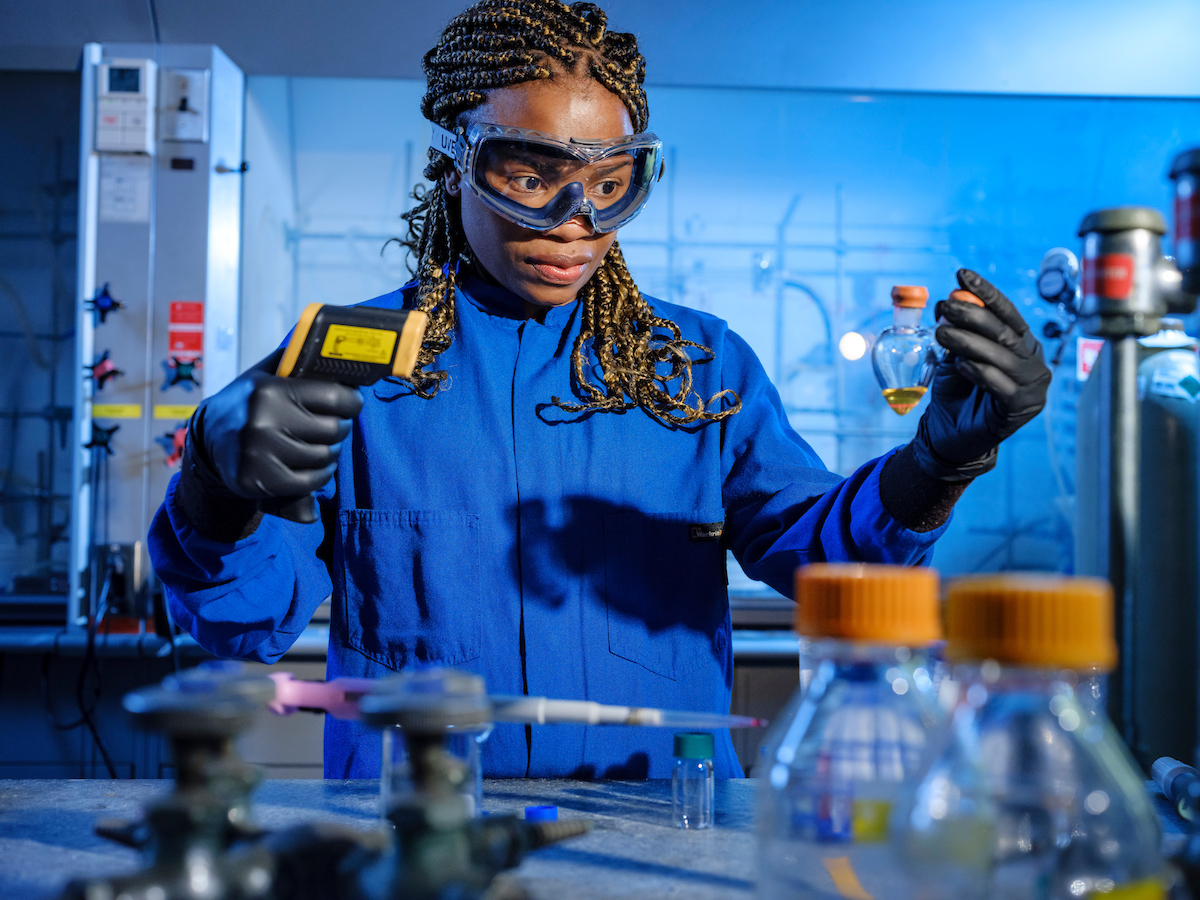 Women in Laboratory Setting