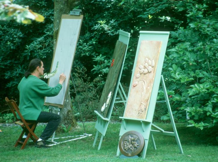 Art in the gardens (2001).