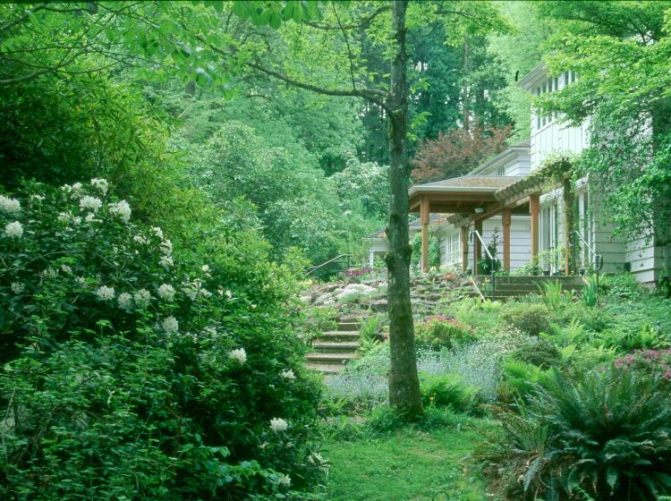 Front porch from the north side (2001).