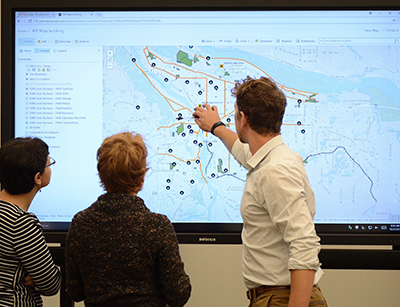 Students using mapping software