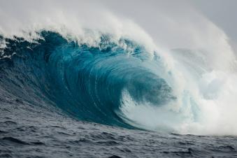 Ocean wave crashing