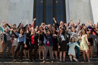 group of PSU women's leadership students at the Oregon capitol building