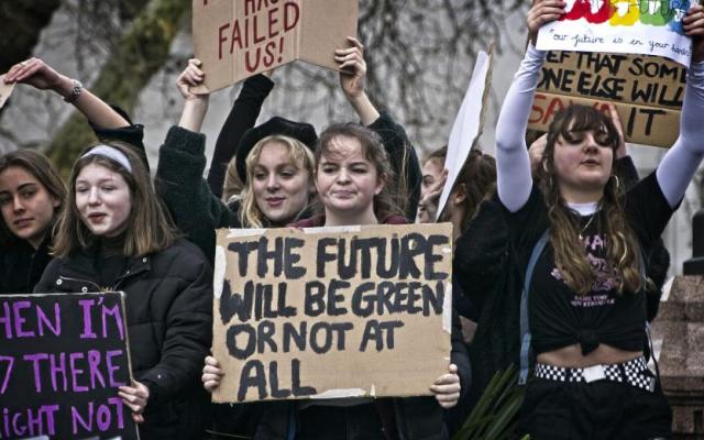 Students protesting in favor of environmental protections