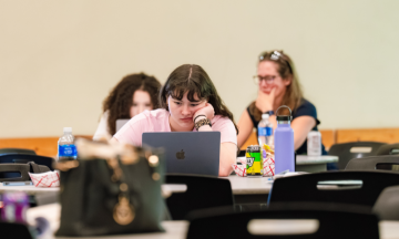 new student reviewing financial aid information at PSU orientation meeting