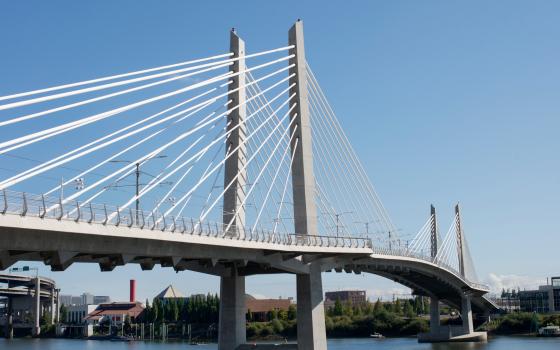 Photo of Tillikum Bridge.