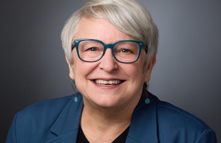 Headshot of Lee Phillips