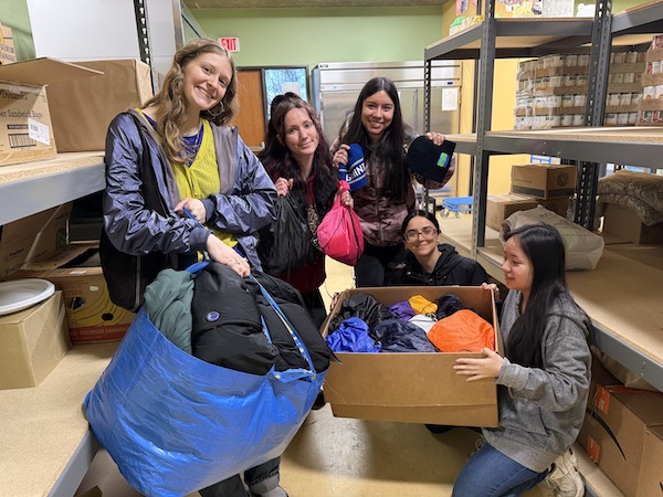 Student Leaders for Service with items to distribute at Clay Street Table